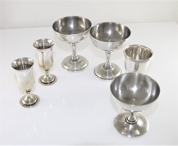 Christofle/Wiskemann/Metal Blanc - Lotto di antichi bicchieri in argento placcato / liquore (6) - Art Déco - Placcato argento