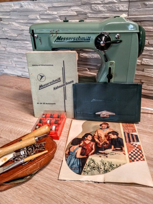 Messerschmitt Nähmasche ZZ 54 Autom.  - Máquina de costura, 1960 - Aço (aço inoxidável), Inclui estojo e acessórios - condição superior