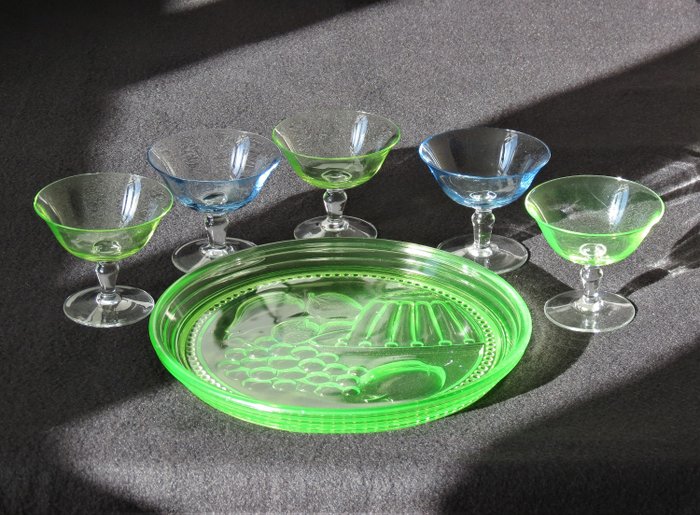 A.D. Coopier – Royal Leerdam – Fruit bowl, Schaal Annagroen (6) – Art Deco – Uraniumglas