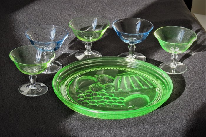A.D. Coopier – Royal Leerdam – Fruit bowl, Schaal Annagroen (6) – Art Deco – Uraniumglas