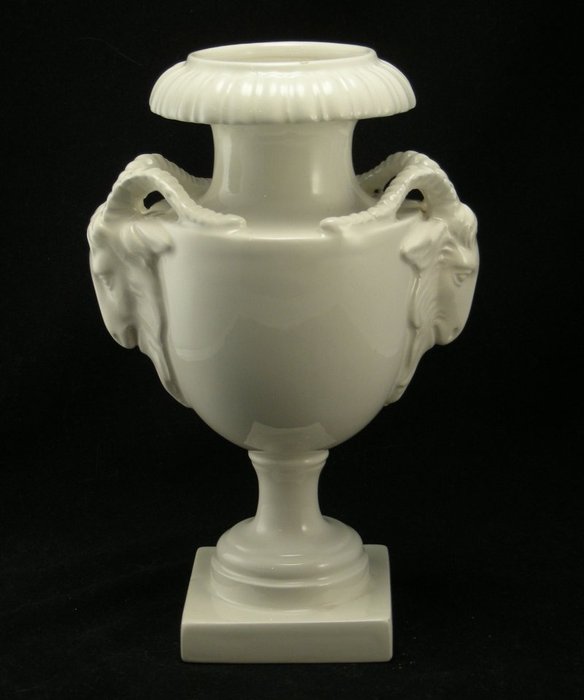 La Farnesiana Parma - Urne or Vase with Goat heads - Ceramic
