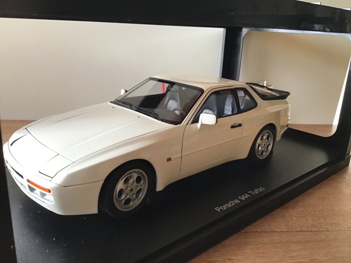 Autoart – 1:18 – Porsche 944 Turbo – White – Very rare!