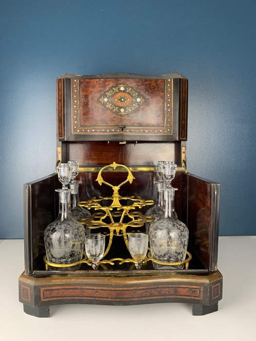 Burrle-likeurkast met Boulle-techniek – Napoleon III – Brons, Glas, Hout – Tweede helft 19e eeuw