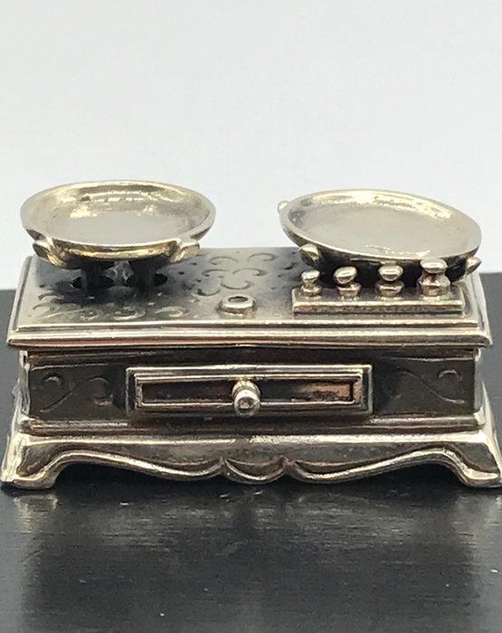 Medusa Oro – Massieve handgemaakte 1e gehalte zilveren miniatuur Weegschaal – .925 zilver