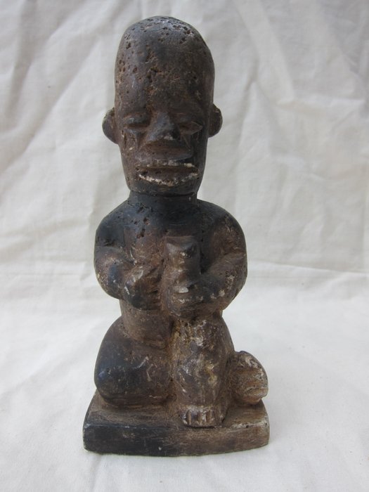 Obraz afrykańskiego kamienia Nkisi lub Ntandi - Wapień - Mayombé - Demokratyczna Republika Konga 