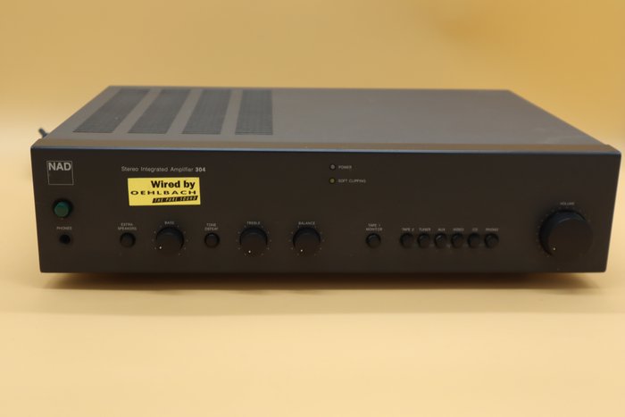 NAD - 304 - Amplificador integrado