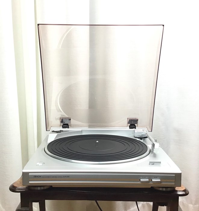 Denon - DP-29F - Turntable with built in pre-amplifier