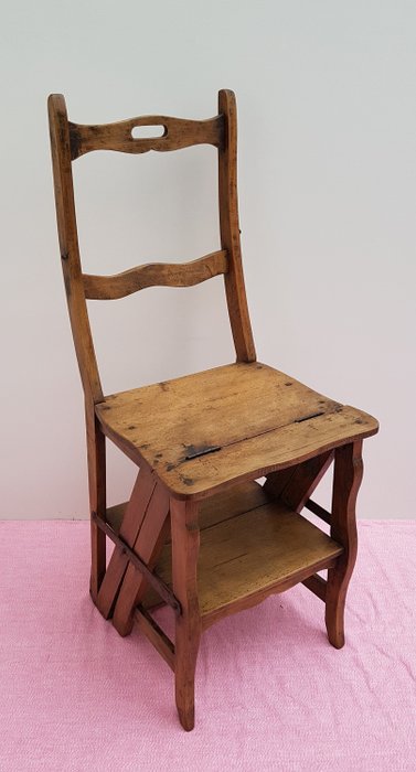 Bibliotheek stoel en trapje inéén – grenen hout – Begin 20e eeuw