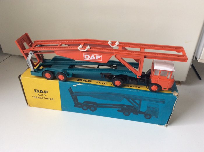 Lion Toys – 1:50 – Daf 2600 – Auto – Transporter Nr. 50