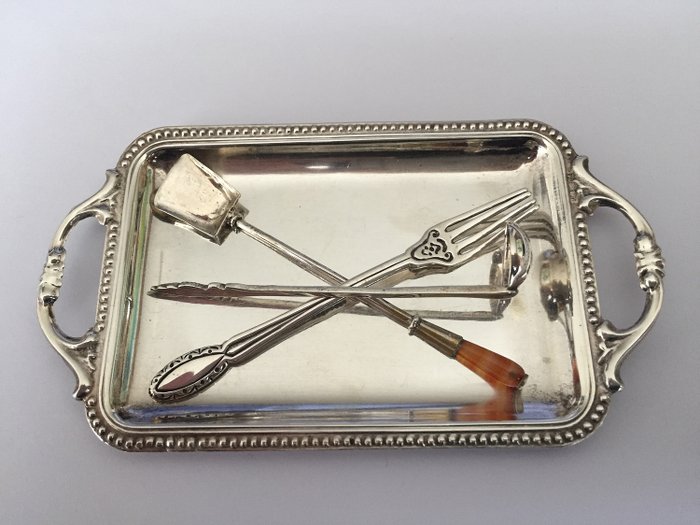 Hopeaminiatyyrit, tarjotin + nuuska lusikka akaattikahvalla 1800-luvulla + haarukka + lusikka (4) - Hopea, hopea 833 - 925 - eri - 1 x 18-luvulla ja myöhemmin