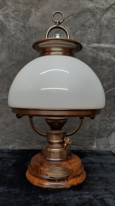 American Coop - Una bellissima lampada da tavolo rurale (America Coop 1850) - Bronzo, Legno, Vetro