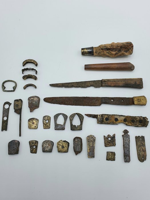 寻找土壤-Mes Mesheft (27) - 中世纪 - Iron (wrought), 铜, 骨 - 14/15世纪
