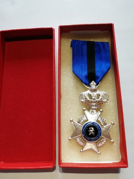 Belgien - Ritter im Orden Leopold II., Kriegskreuz mit Palm - Medallie - 1914