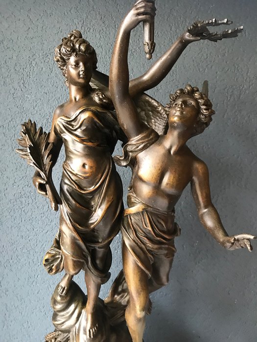 Émile Bruchon (act. ca. 1880-1910) - Imponerende skulpturgruppe - "Paix et Progrès" - 66,5 cm - Råsink, Tre - ca 1900