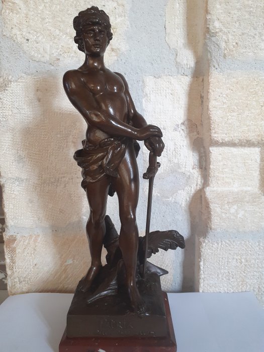 Hippolyte Moreau (1832-1926) - Fabrication Française Paris - Sculpture, Guerrier "Patria. Si vis pacem para bellum" - Régule / Marbre Griotte - ca. 1900