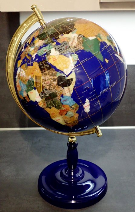 Globe précieux en Lapis Lazuli et autres pierres semi-précieuses - 600×350×350 mm - 7003 g