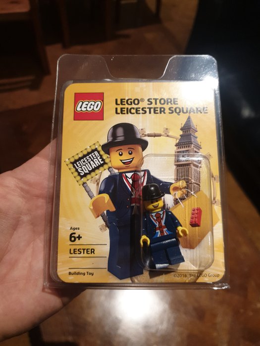 Super Rare LEGO Boutique Leicester Square Figurine 