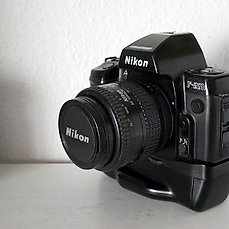 Nikon F801 s + AF Nikkor 35-70mm + MB-10 - Catawiki
