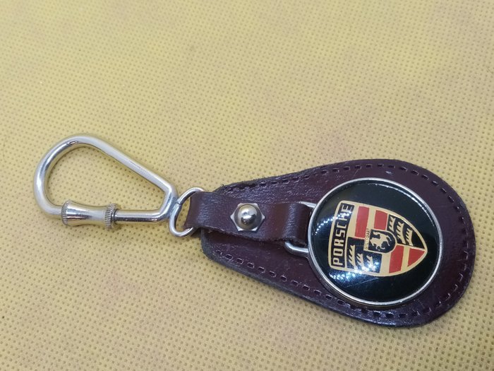 Keychain Keyring key fob - vintage Porsche Schlüsselanhänger Keyring key  fob Keychain enamel - Porsche - Catawiki