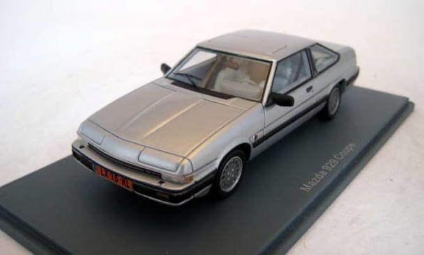 Neo Scale Models - 1:43 - Mazda 929 Coupe Silver 1973/88 (Nederlands Kenteken) - Rajoitettu painos - Minttu