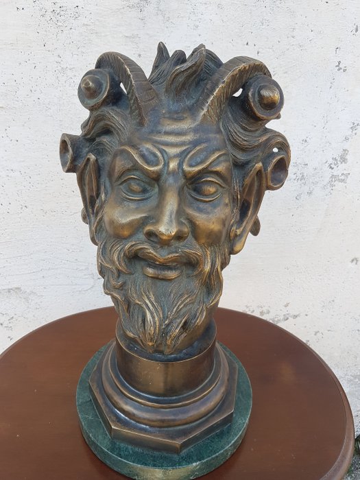 Hunt - 雕塑, 色情狂的头 (1) - Bronze (patinated) - 20世纪下半叶