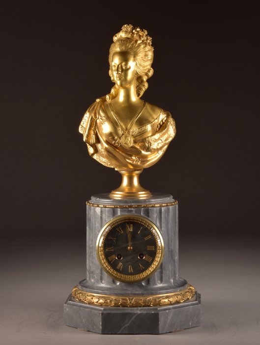 Japy Freres & Cie, MEDAILLE d'Honneur, 1855 - Pendulum Clock, 與瑪麗（Marie）的半身像-安托瓦內特（Louis-Simon Boizot）（1743-1809） - 路易十四風格 - Bronze (gilt), 大理石 - 19世紀中葉