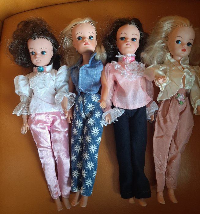 Sindy - 4個娃娃，1個芭比娃娃及配件 - 1960-1969