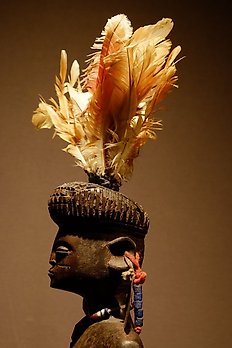 Figure - Feathers, Wood - Lwena - Angola 