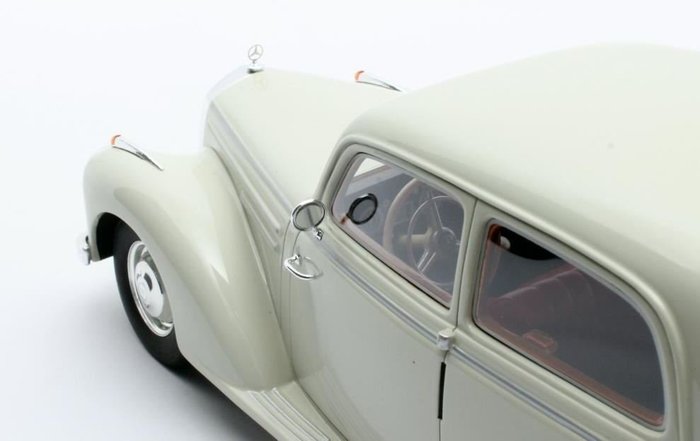 Mercedes 220 W187 limousine blanc 1953 1/18 Cult Models 