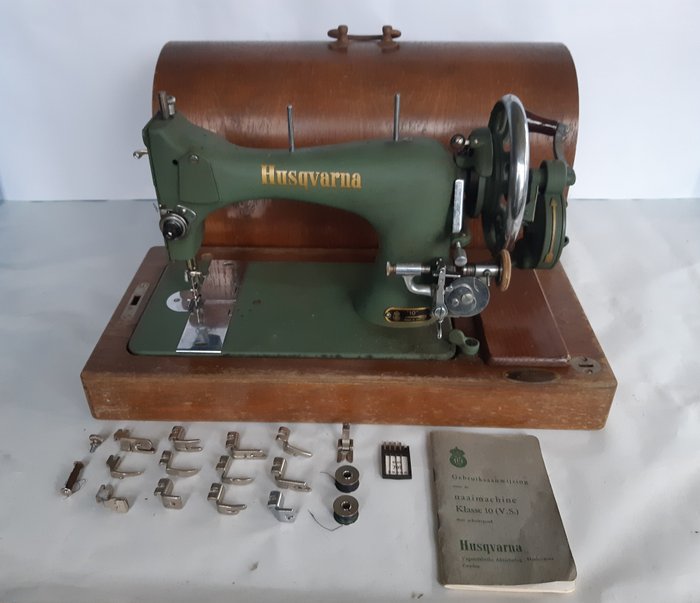 Husqvarna 705 - 10 - Máquina de coser en caja de madera, años 30 - Metal