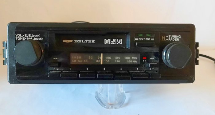 Radio de coches antiguos con reproductor de cassette - MR808U - Beltek Corp. - 1980-1990