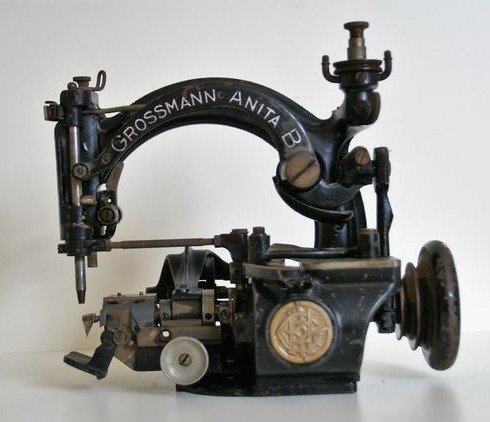 H Grossmann - Anita B - Zeldzame zigzag-rioolmachine voor hoeden, ca 1900 - Metaal
