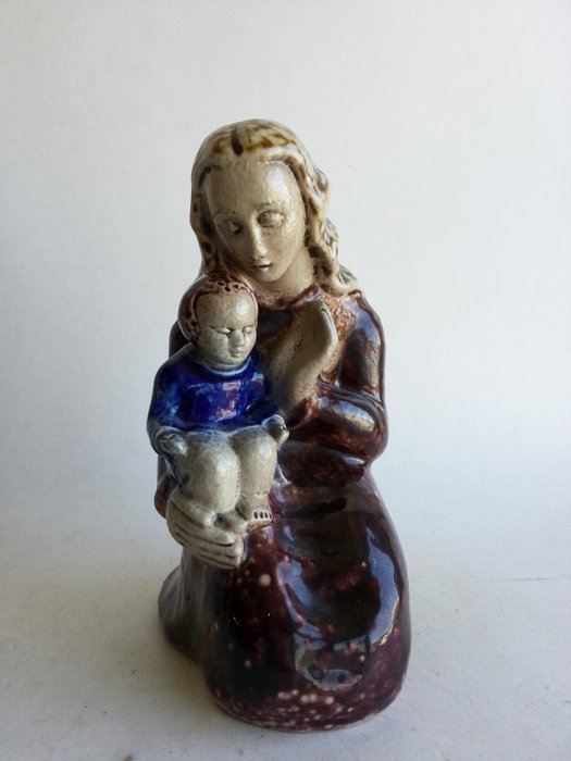 Elfriede Balzar Kopp – Stoneware statue of Madonna and child – Keramiek