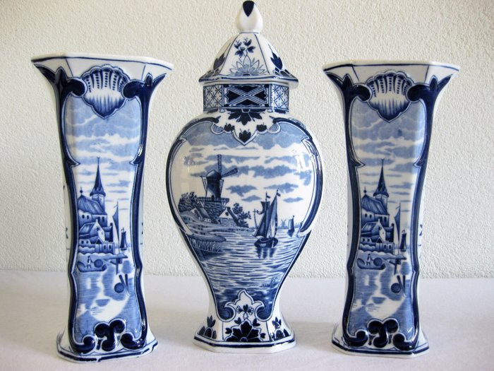 Regout - Mosa, Maastricht - Three piece cabinet set (3) - Porcelain