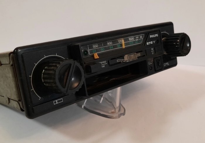 Autoradio vintage avec lecteur de cassettes - 672 - Philips - 1970-1980