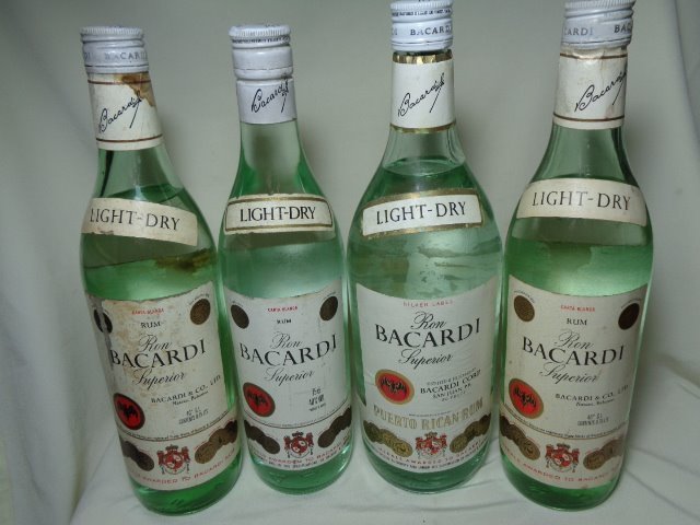 Bacardi - Ron Superior Carta Blanca light-dry - b. Années 1970, Années 1980 - 1.0 Litre, 75cl - 4 bouteilles