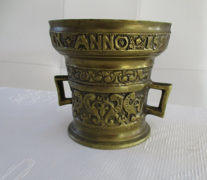 Argamassa de bronze antigo Anno 1590 AO VIVO ganha AL DINCK No pilão (1) - Bronze