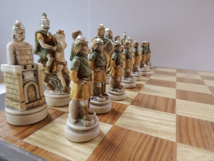 Nigri, Italien - Hver figur er underskrevet - skak, skak (1) - Holz og Almar - alabaster, marmor