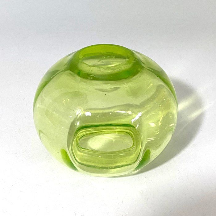 W.J. Rozendaal -‘Tomaat’ (6,5cm) – Kristalunie Maastricht – Vaas – Glas