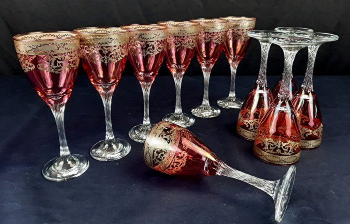 Griffe - Taças preciosas nº 6 da água e nº 5 do vinho - Cristal italiano da mais alta qualidade blueberry vermelho com gravuras prateadas
