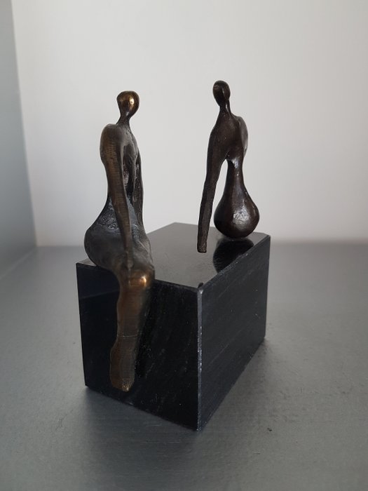 Corry Ammerlaan Artihove – Beeld, Sculptuur ” Een goed gevoel ” – Verbronsd Legering
