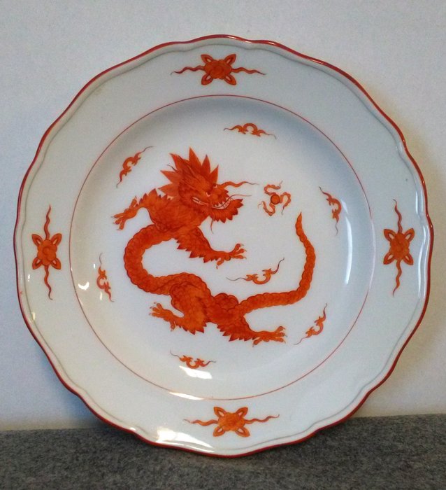 Meissen - Dekorativ plade med drage - mælk og blod - kinesisk smag - Porcelæn