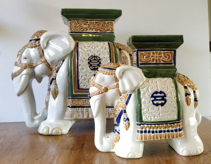 Grote keramiek olifant: plantentafel, bijzettafeltje (2) – Keramiek