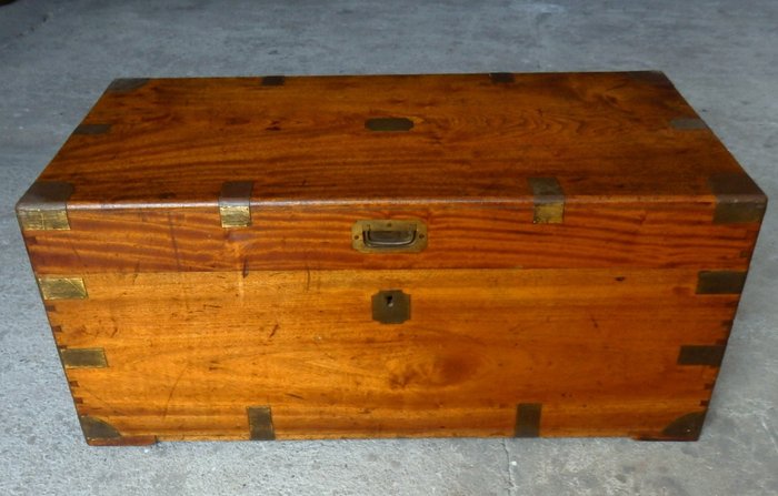 Indian English colonial camphor chest - Wood - India - 19th century