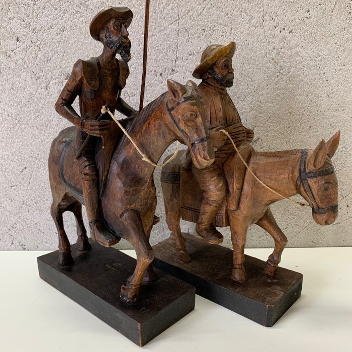 Ouro Artesania - Imagens Dom Quixote da Mancha e Sancho Panza a cavalo - Madeira