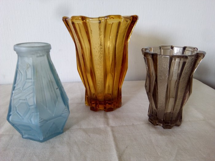 Henri Heemskerk – Verreries Scailmont – pressed glass art deco vases (3)
