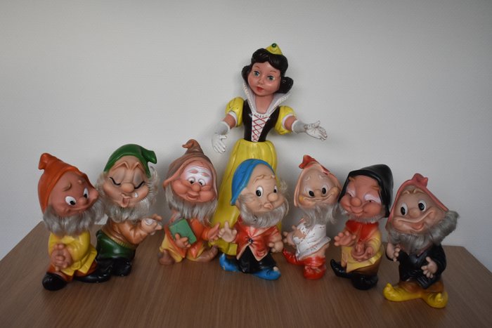 Walt Disney Productions - Ferrario , Famosa - Królewna Śnieżka i siedmiu krasnoludków - lalki dźwiękowe - duże postacie (8) - gumowy