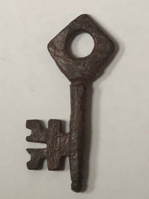 Romansk-gotisk nøgle (1) - Romansk - Jern (støbt/smeltet) - 12.-14. Århundrede