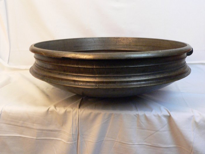 Tazón de uruli muy grande - original - Bronce - URULI/URLI - India del Sur - siglo XIX
