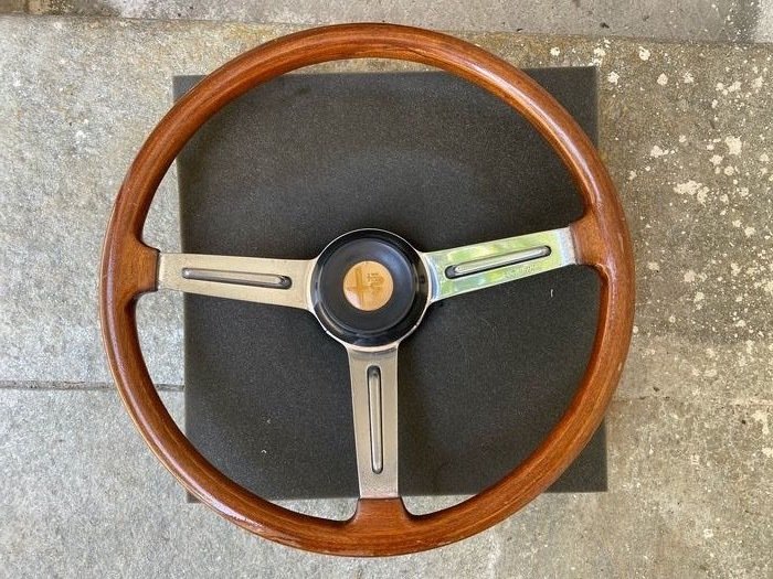 Hellebore wooden steering wheel - Alfa Romeo